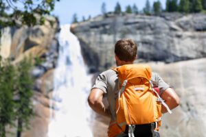 Conseils précieux pour réussir votre premier voyage en backpack : l&rsquo;expérience inoubliable qui vous attend !