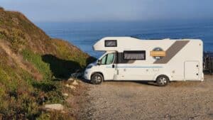 Conseils pour un voyage en camping-car au Portugal : découvrez les meilleurs itinéraires et astuces de camping
